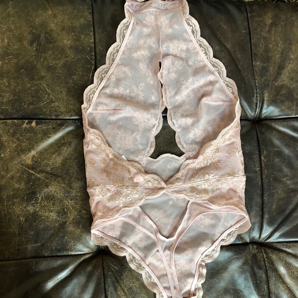NWOT Victoria’s Secret Rose Pink Lingerie - Picture 3 of 3